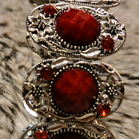 Jewellery - Boho Antique Silver Stretch Bangle red acrylic - Picture 3 of 6